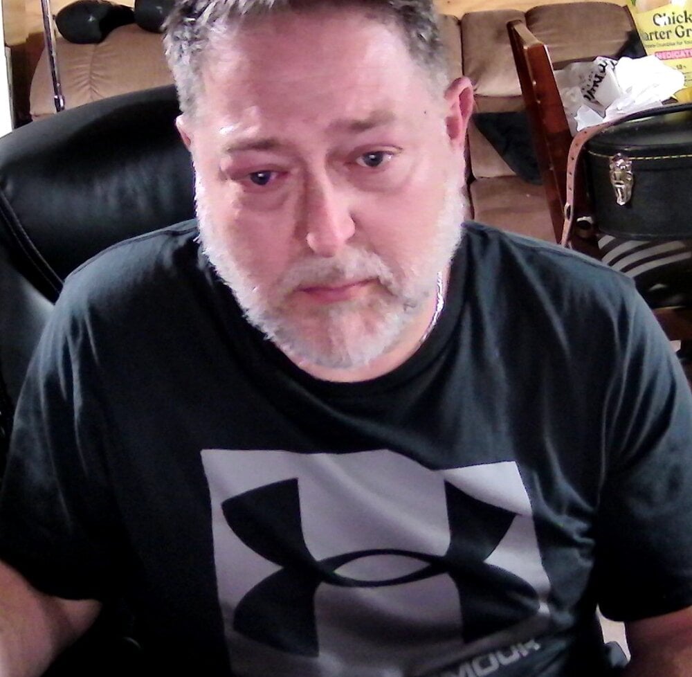 johnsunderground72 from stripchat