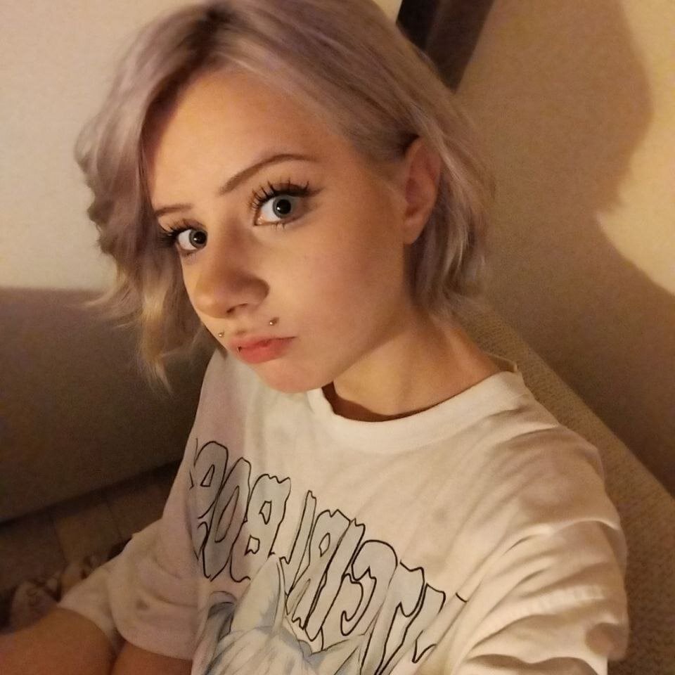 Apri1__White live cam model at StripChat