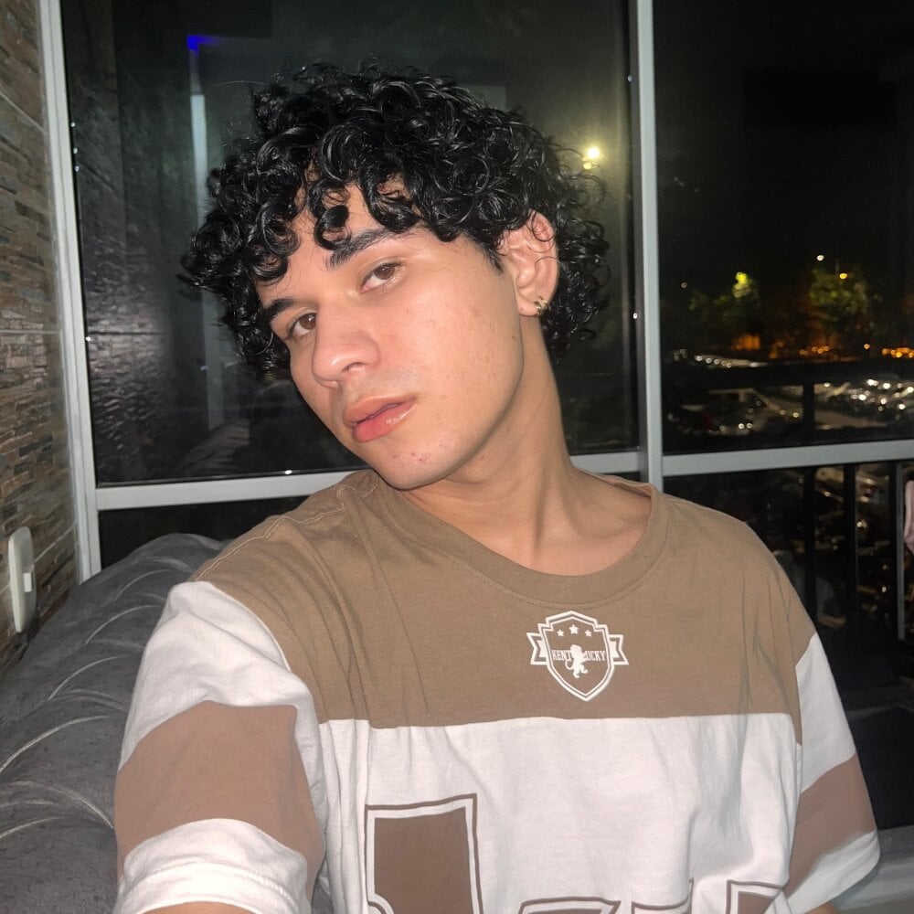 bi_tommy_ profile
