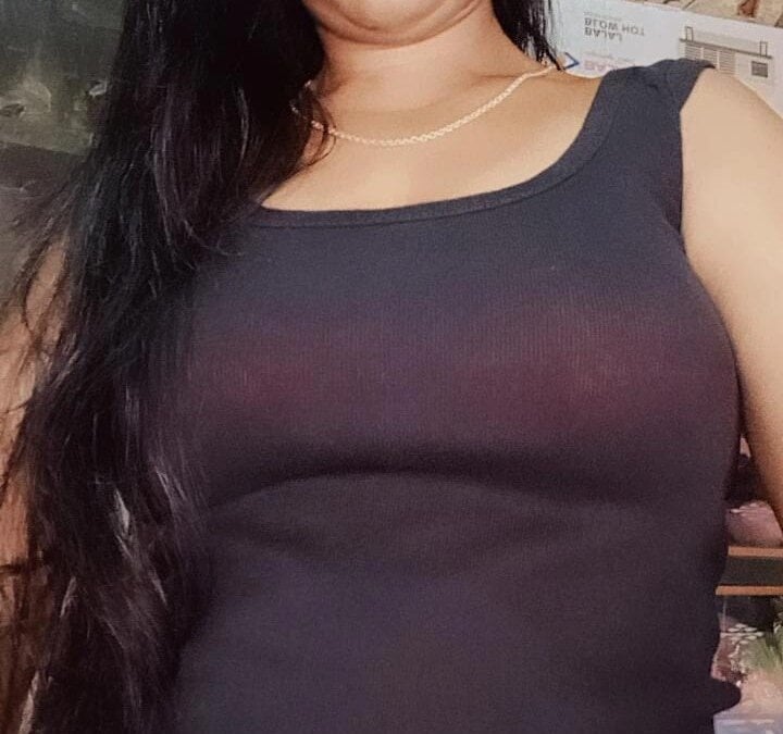 Amazing-kissing live cam model at StripChat