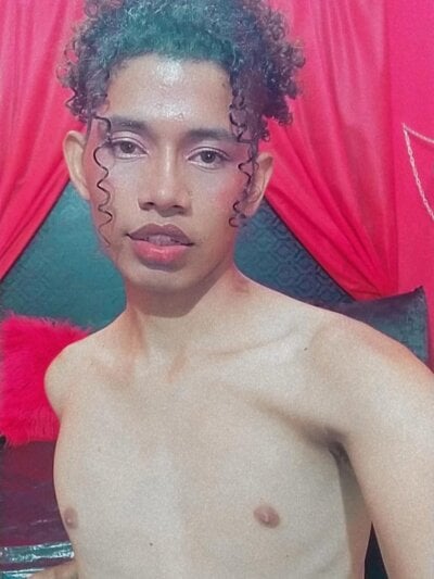 Damian_walter Male C2c Cam Striptease
