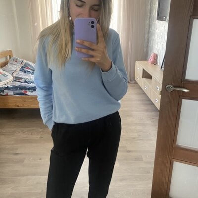 RouseReed Female Newblondes Online Cam Strip
