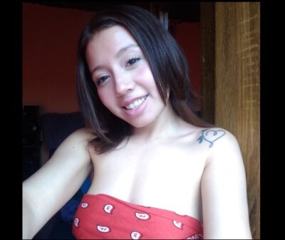 little_pitufina Live Cam on StripChat