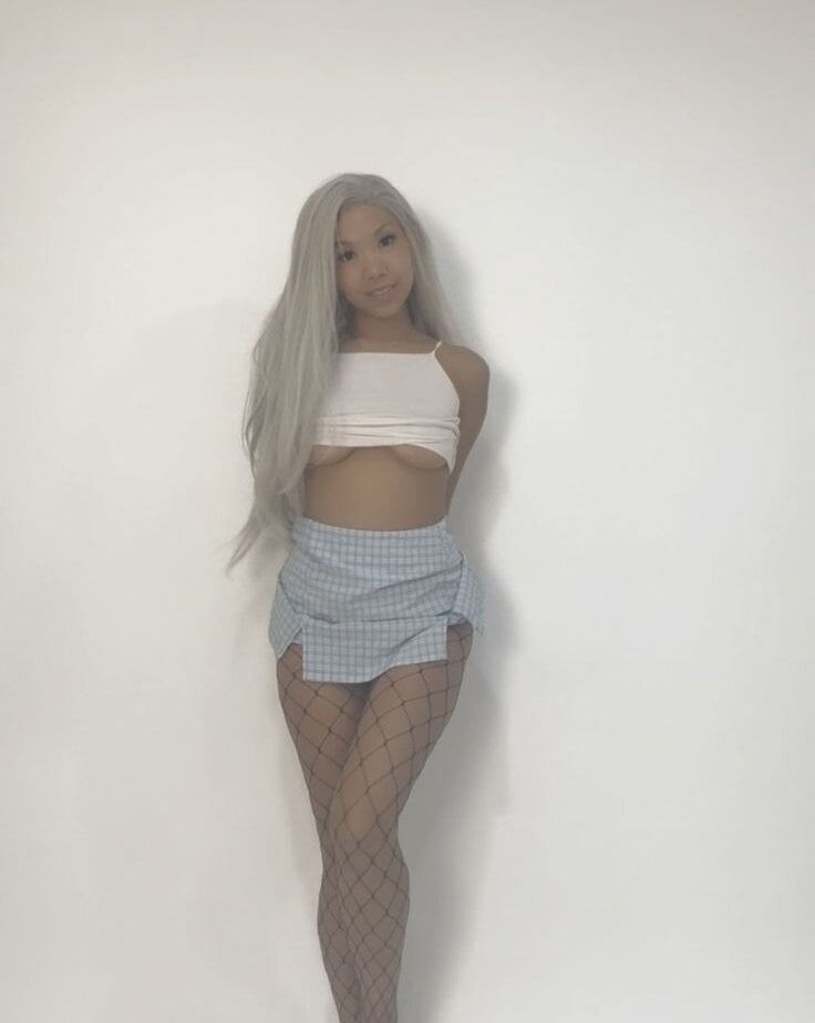 livesextrans.com cryptokimgirl livesex profile in y-si-tenemos-una-cita-tu-ropa-no-esta-invitada cams