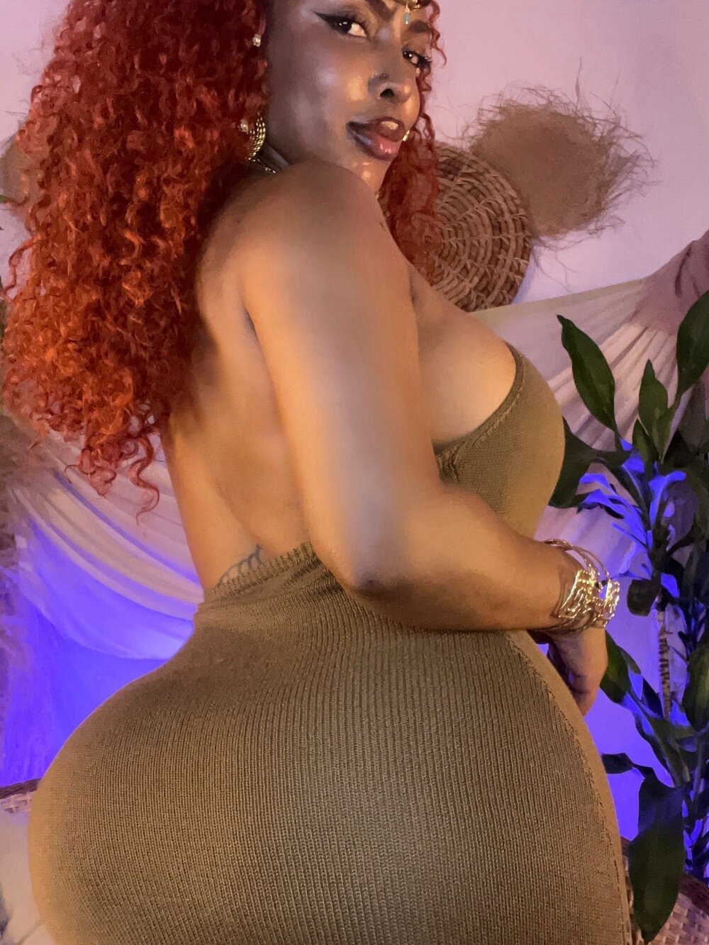 livestrip-joy.com niaharriz livesex profile in spanish cams