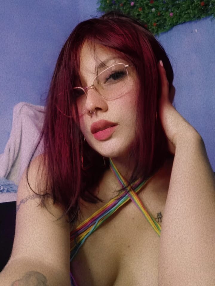 Live sex webcam photo for samanhot09 #289240308