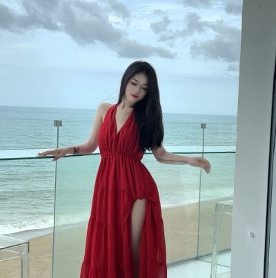 Image 1 of ZZ00033S, female webcam model,  years old, on live webcam