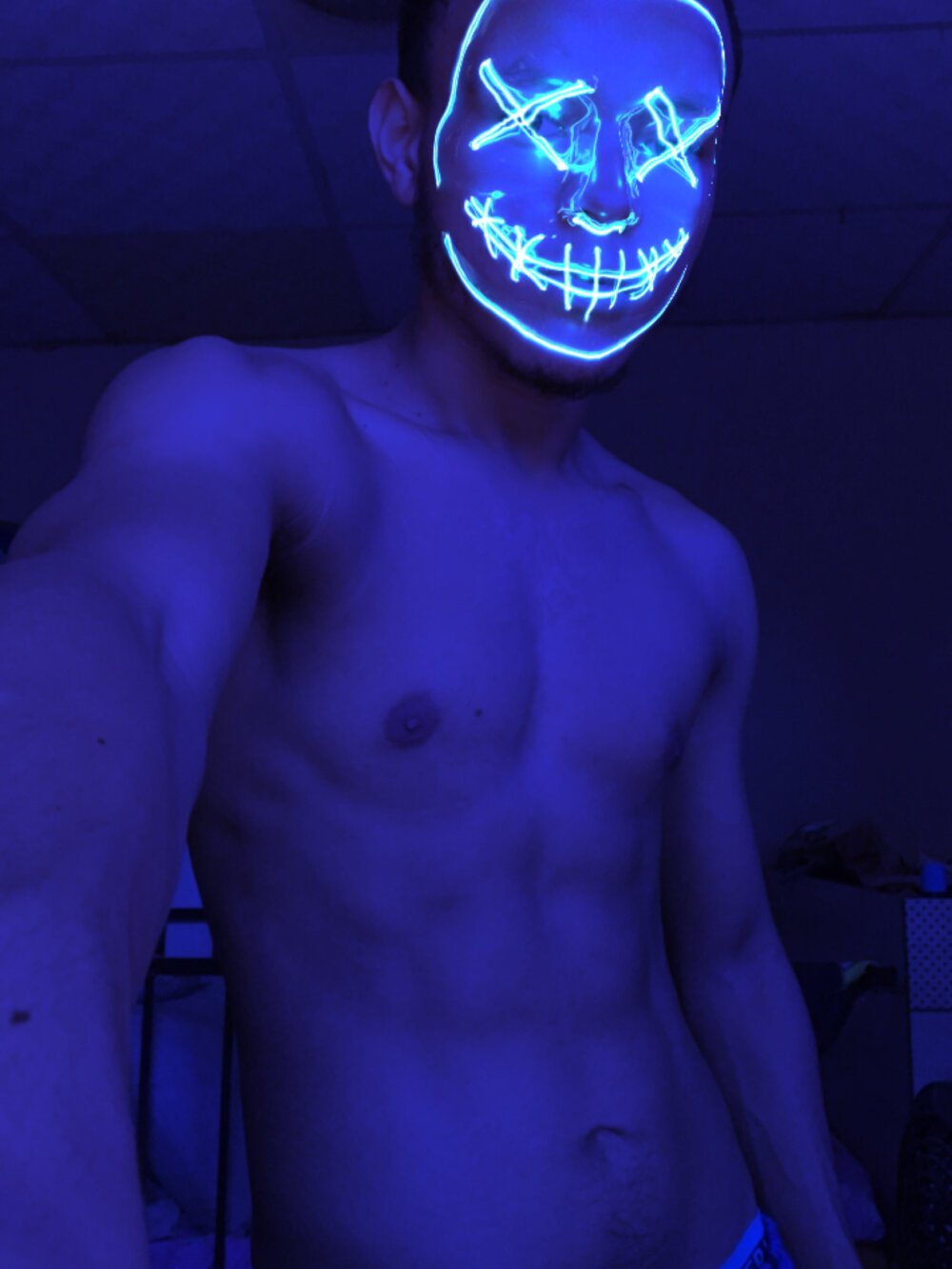 leon29kt from stripchat