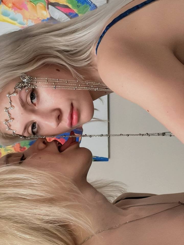 t_A_T_u's Live XXX Chat