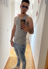 sexsimboll69's Offline Chat Room