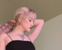 TiffanyBruks' Offline Chat Room