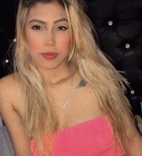 Vanesa-shyll's Offline Chat Room