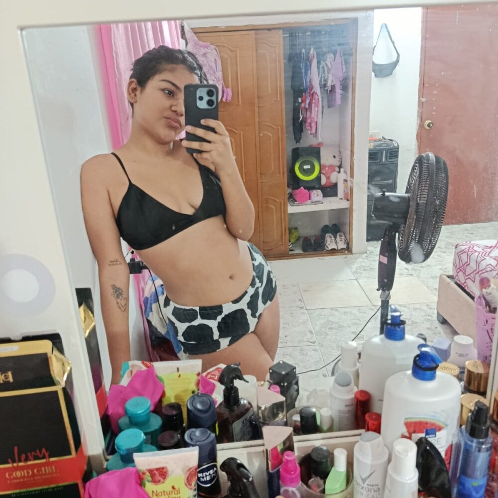 onaircams.com virgin_cunt livesex profile in in-the-matrix-on-chaturbate cams