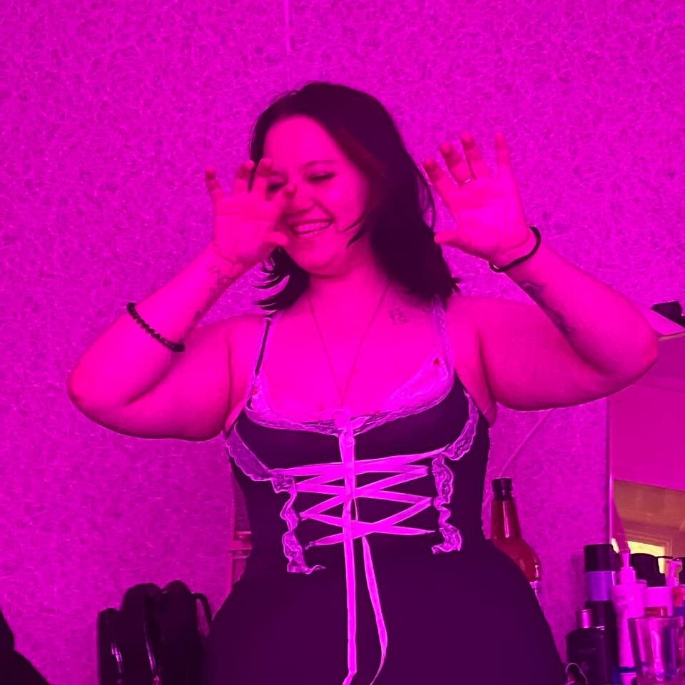 Luna_Light111's Offline Chat Room