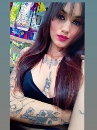 online-models' Offline Chat Room