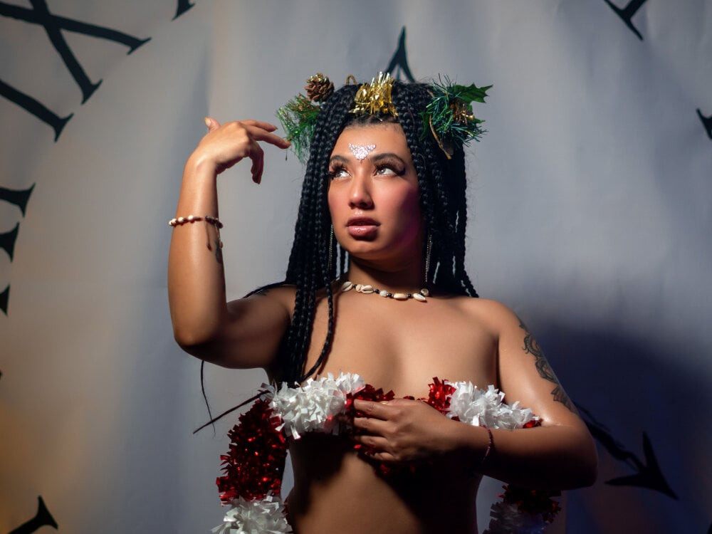 stripchat soleil_66 webcam profile pic via pornsexycams.com