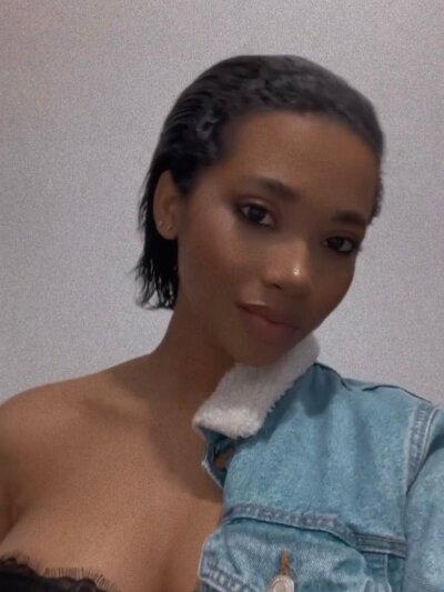 miss_carolinaxxi 🦂 live nude chat