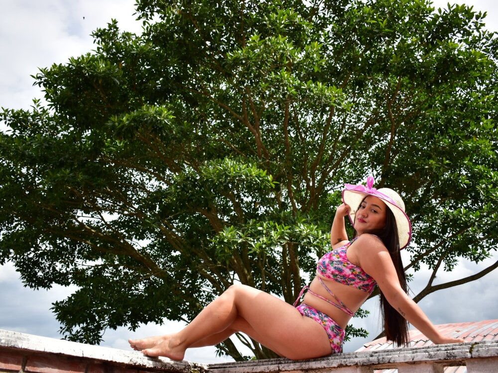 Live sex webcam photo for Kassy_Grey #289088162