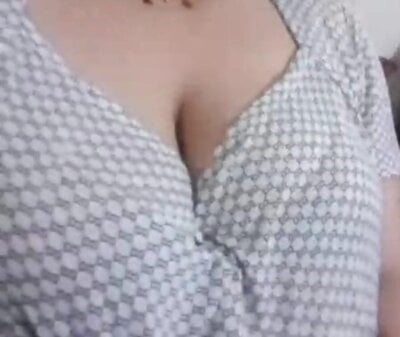 Madam-48 - fingering arab