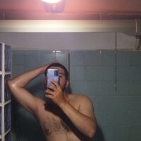 David-Arias03's Offline XXX Chat
