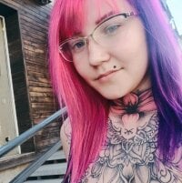 AmandaLittleBitch's Offline Chat Room