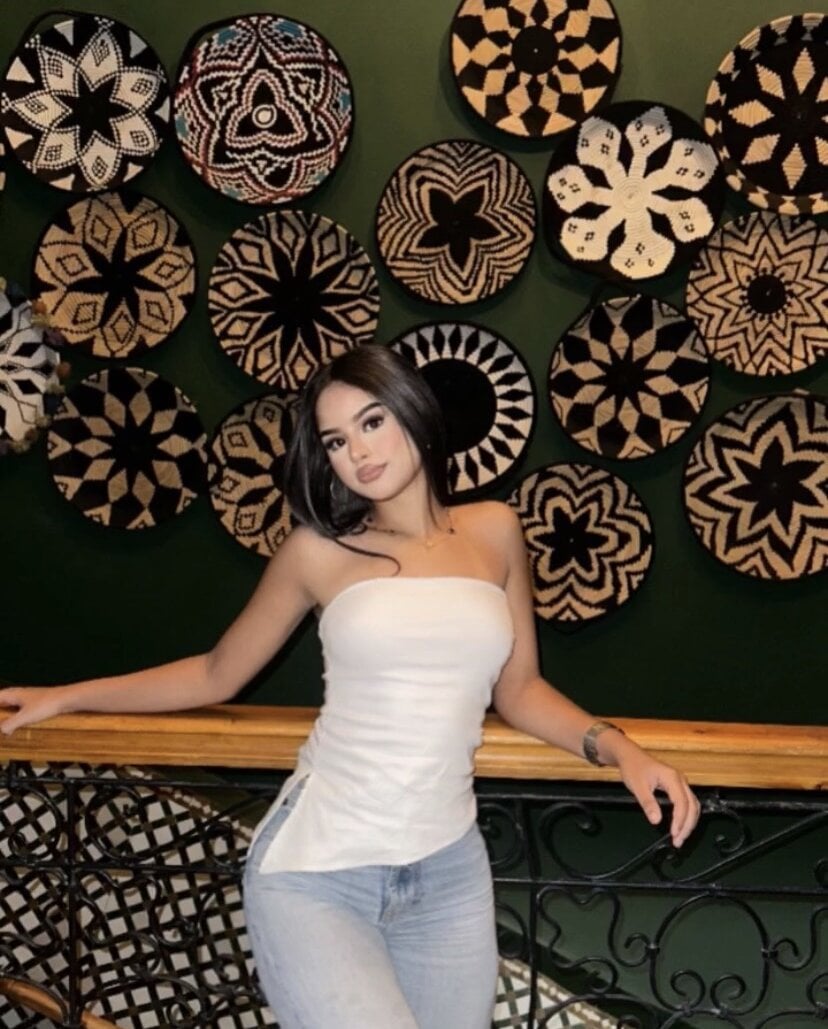 livestrip-joy.com nour-lina livesex profile in ea cams