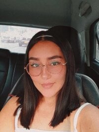 Yessica_xoxo18's Offline Chat Room