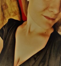 Elle_Show's Offline Chat Room