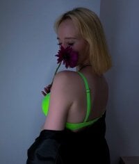 YevetteMccleary's Offline Chat Room