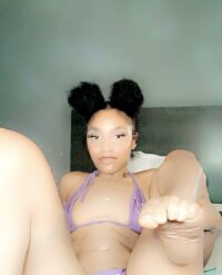 Minniethefreak's Offline Chat Room