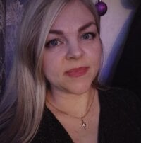 WonderfulKaty's Offline Chat Room