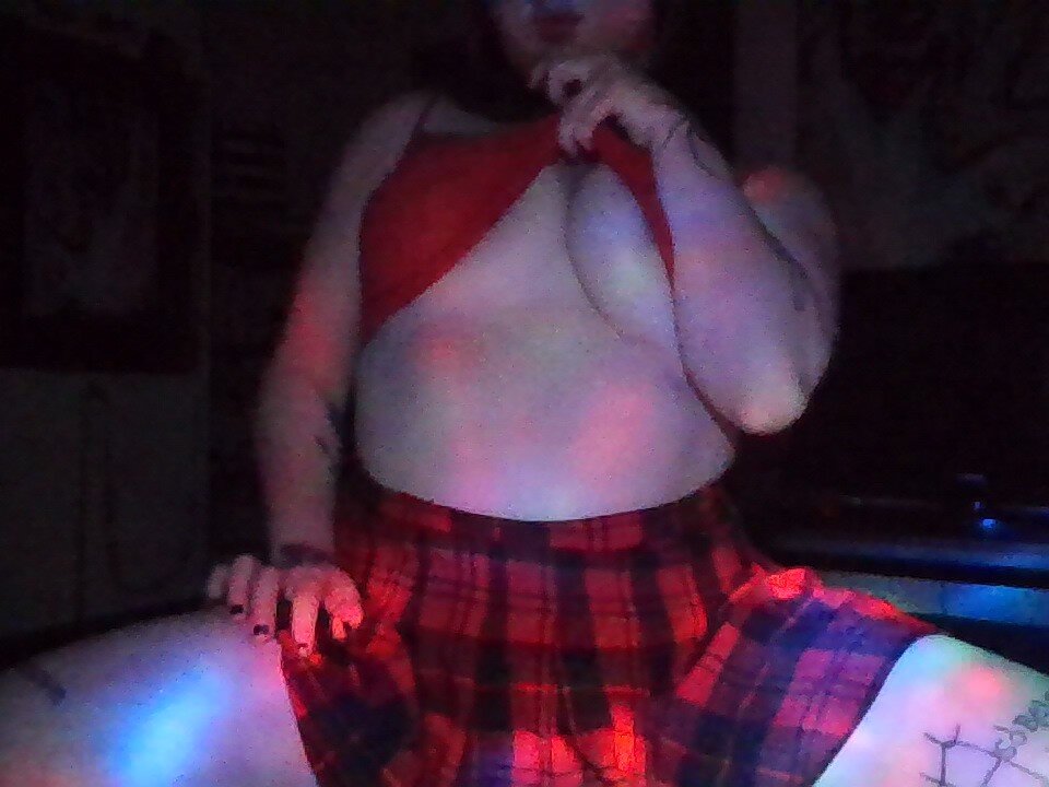 VampressViolet's Offline Chat Room