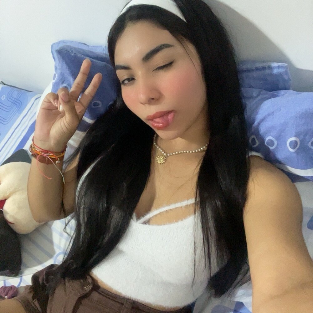 Lola_beach 🚆 online sex stream