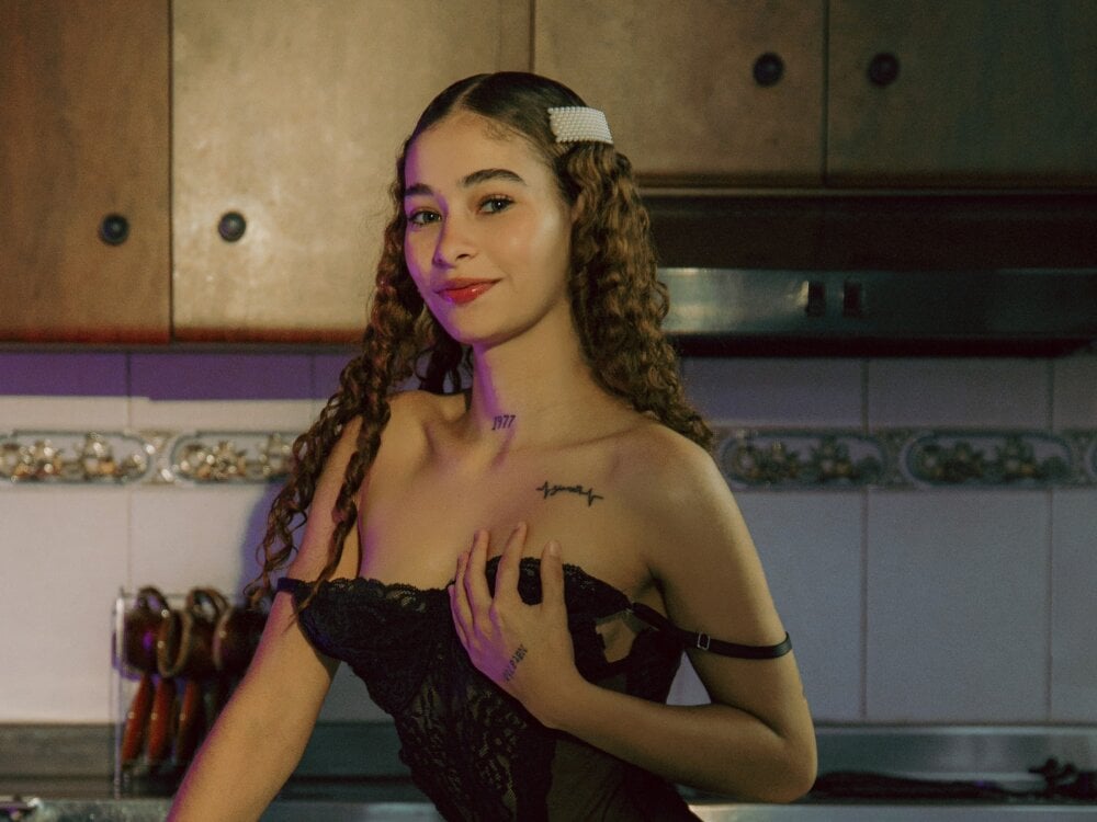 saracardona_1 from stripchat