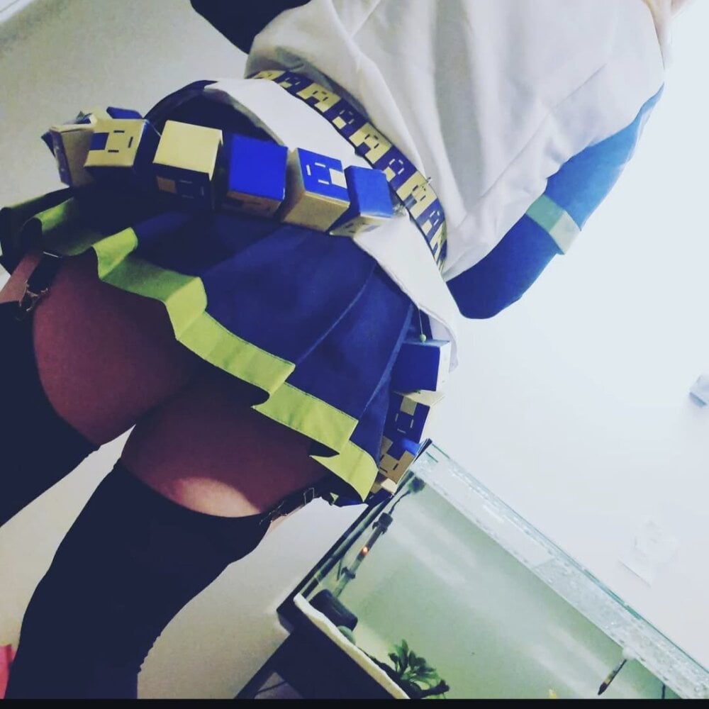 pornsexycams.com lonely_cosplay_chick livesex profile in white cams