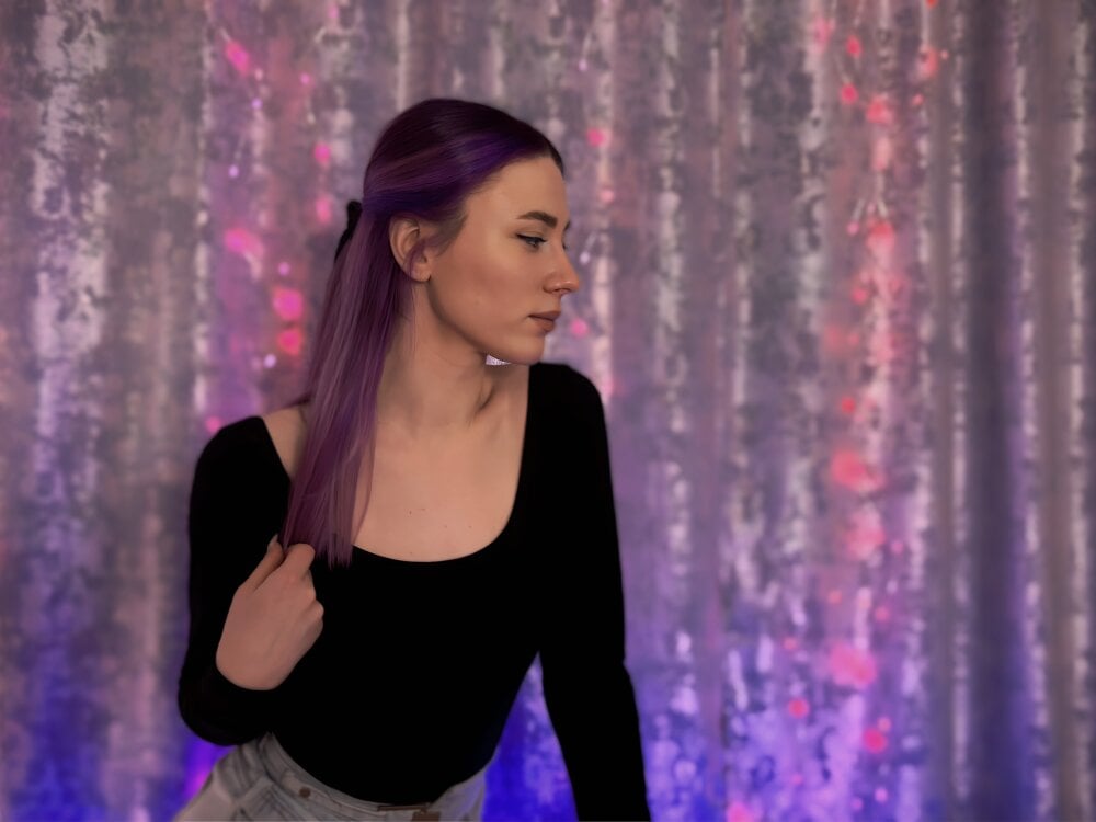 Live sex webcam photo for MaraCooperrr #289933902