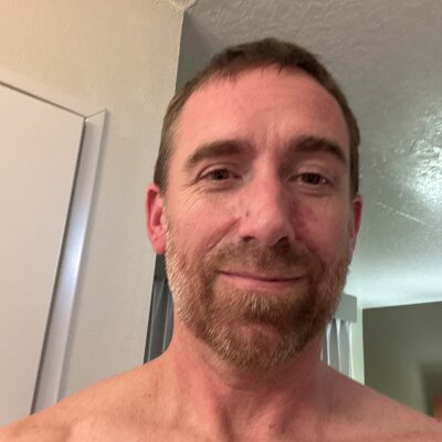 Shyguy022 Live Cam on StripChat