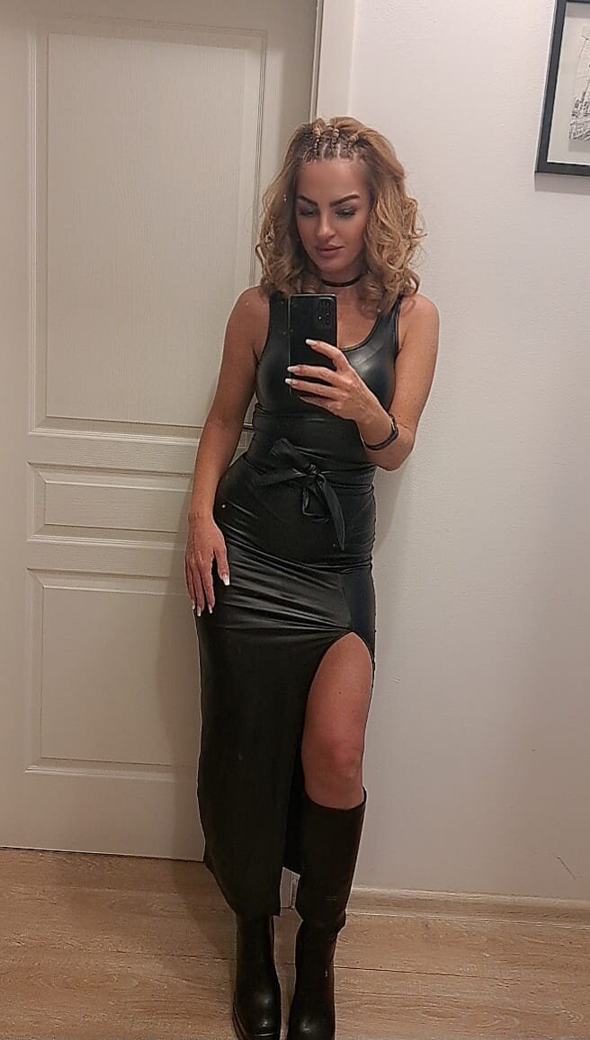 CarlaHotHeels