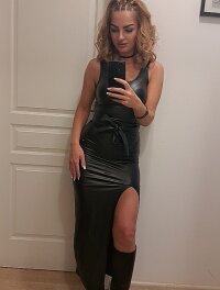 CarlaHotHeels' Offline XXX Chat