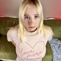 WhitneyBoddy's Offline Chat Room