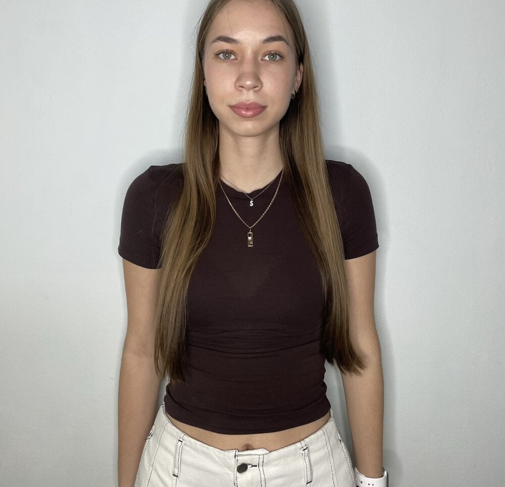 sharlenecarwell from stripchat