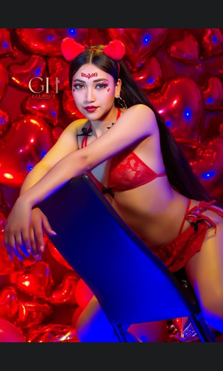 Live sex webcam photo for pauline_golden1 #289841263