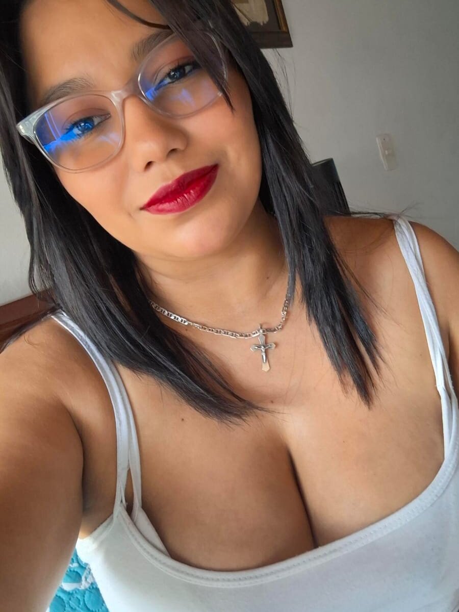 6livesex.com mahra_zoe livesex profile in latin cams