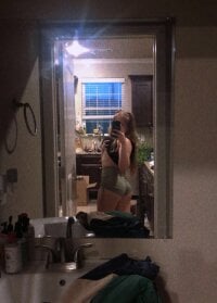 AnnaLuvsBananas' Offline Chat Room