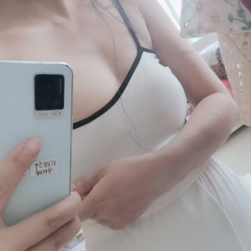 Alicia066's Offline XXX Chat