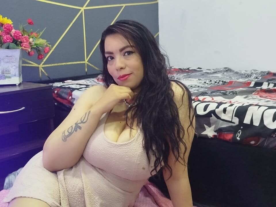 Kamila_milf's webcam live show