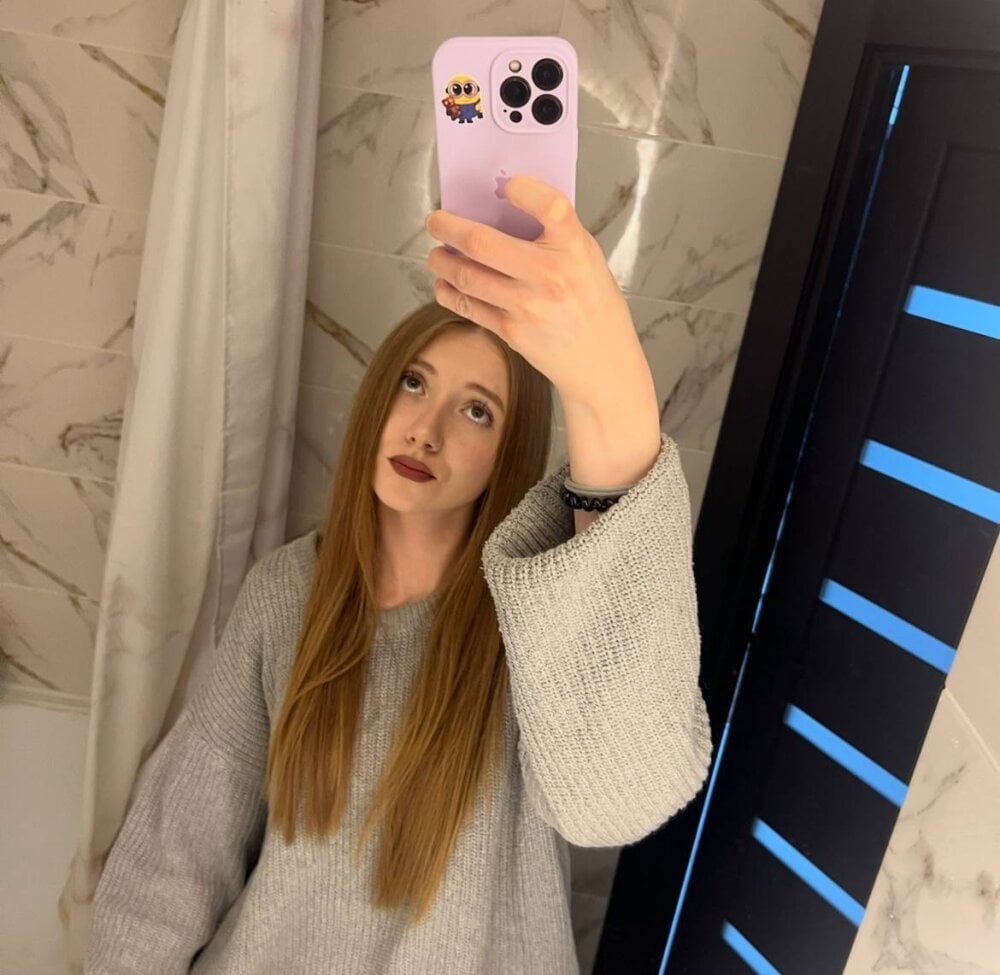 sexcityguide.com eseniya_ livesex profile in small-tits cams