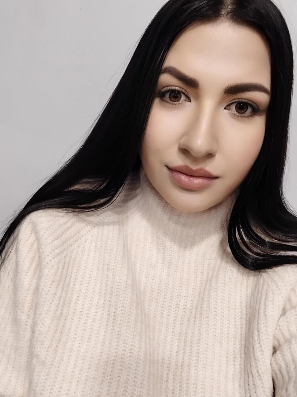 BrunettAdelle
