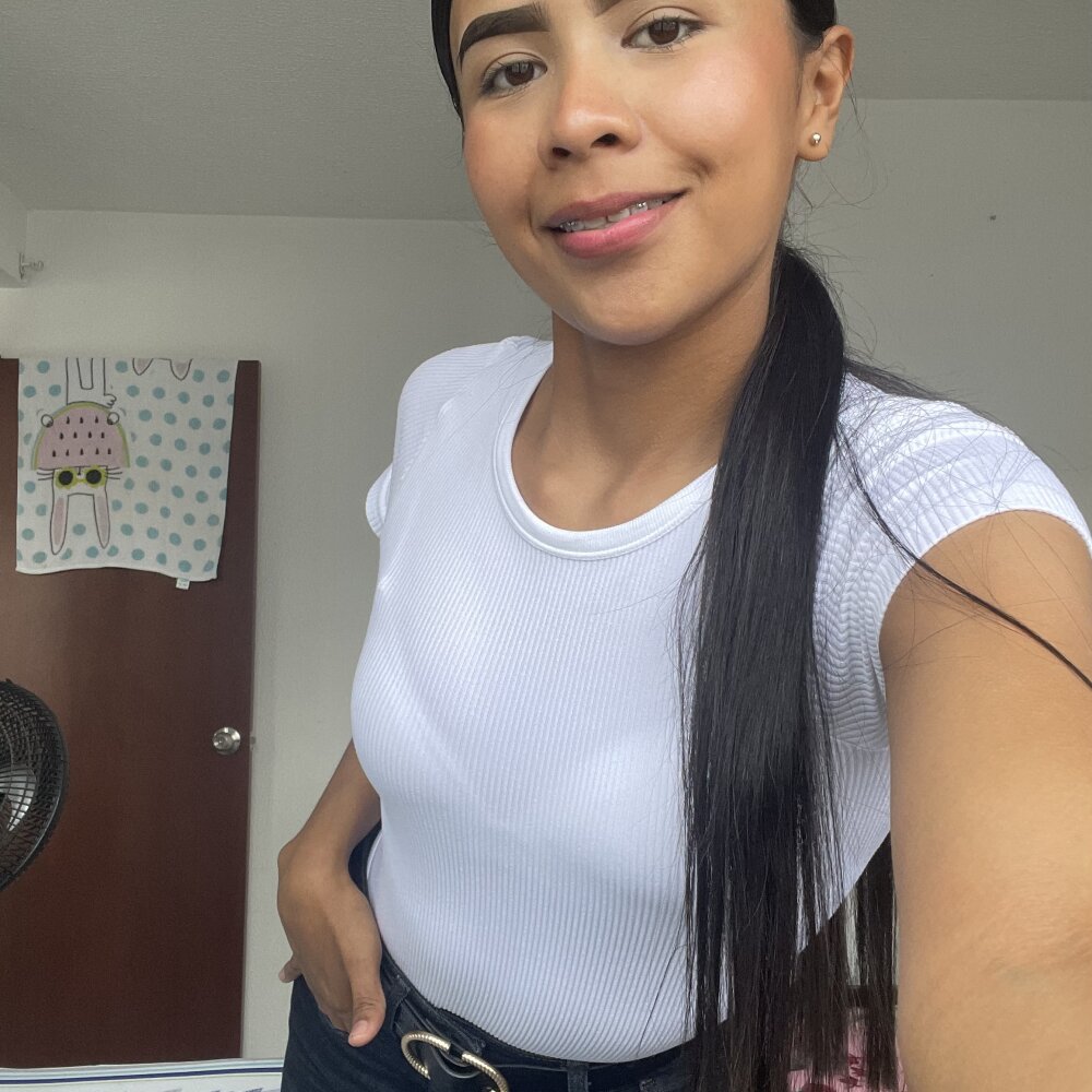 skinny_leila's Offline XXX Chat