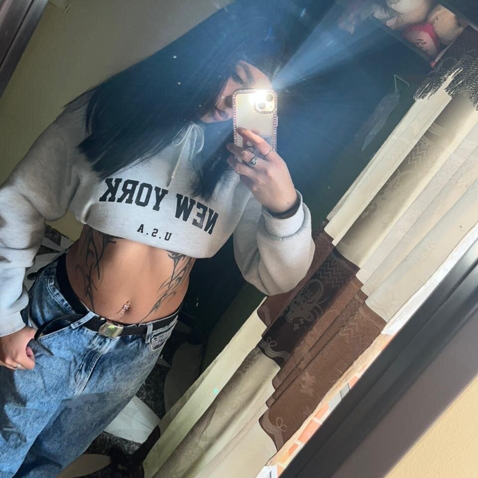 luxx_11 webcam livesex profile in slim-and-beautiful cams